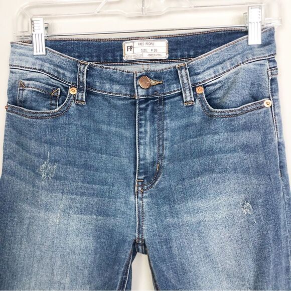 FREE PEOPLE | Distressed Skinny Jeans Mid-Rise Raw Edge Hem Women’s Size 26 (2) - Picture 2 of 8